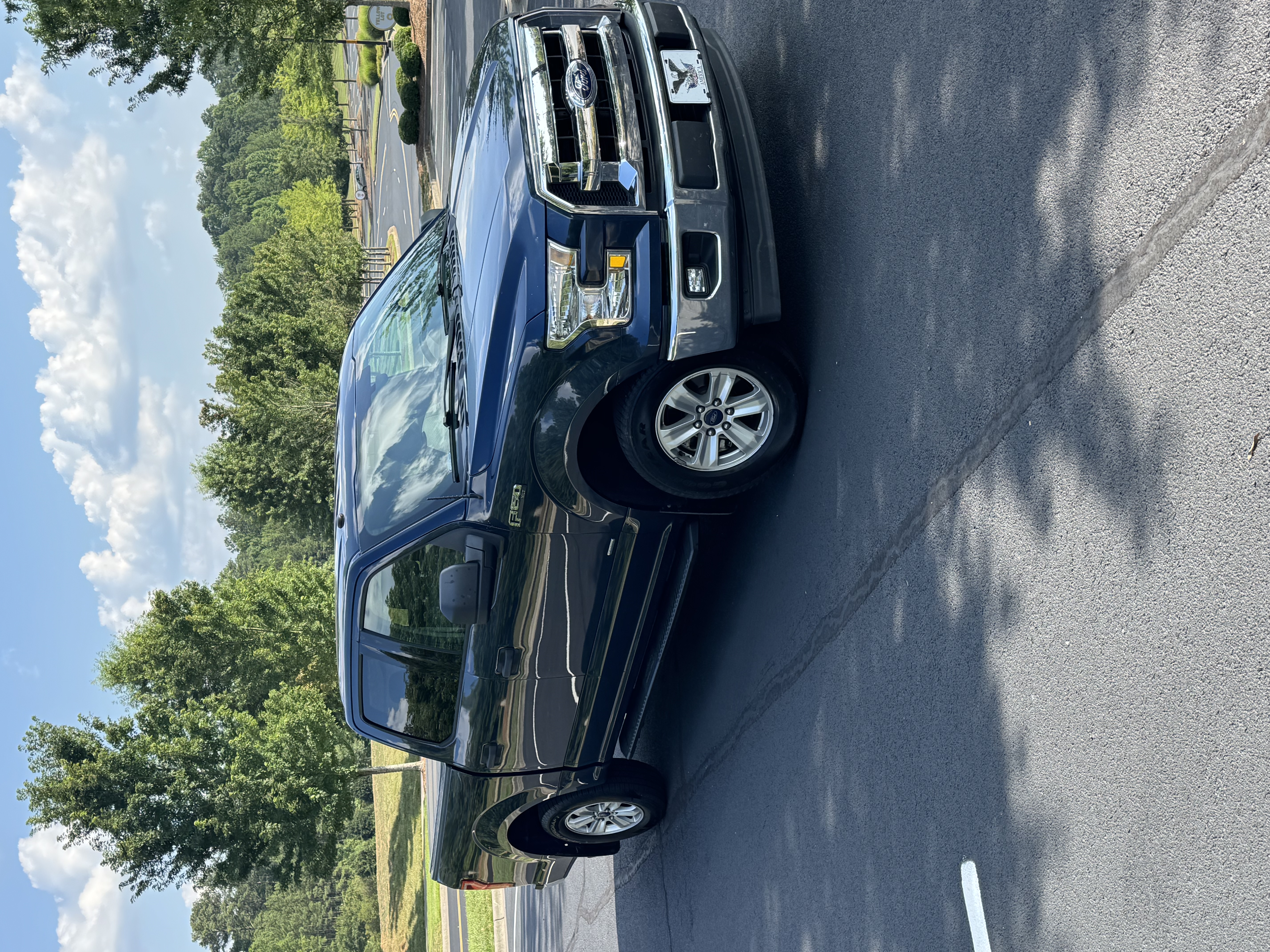 Used 2017 Ford F150 XLT w/ Trailer Tow Package RWD image 8
