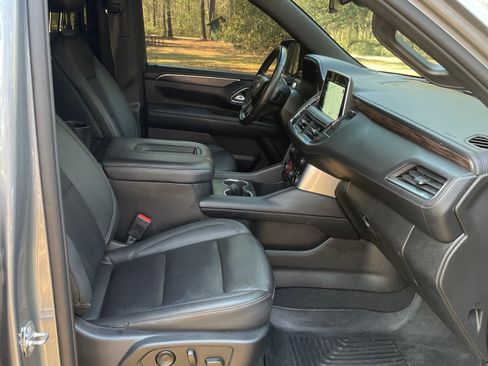 Used 2022 Chevrolet Suburban LT w/ Luxury Package AWD/4WD image 10