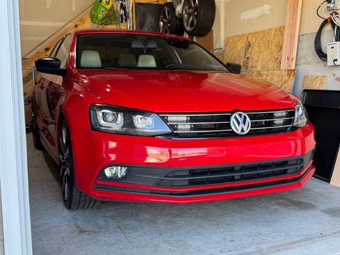 Used 2016 Volkswagen Jetta Sport image 2