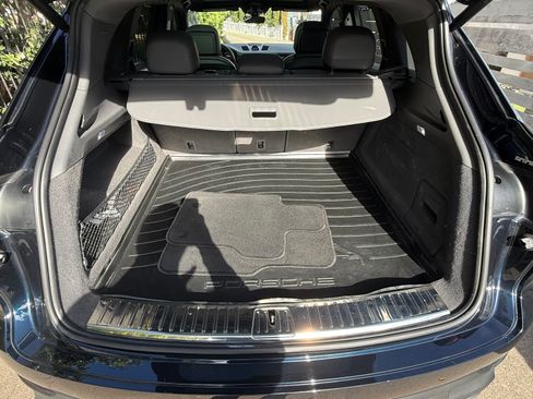 Used 2021 Porsche Cayenne Sport Utility 4D image 8