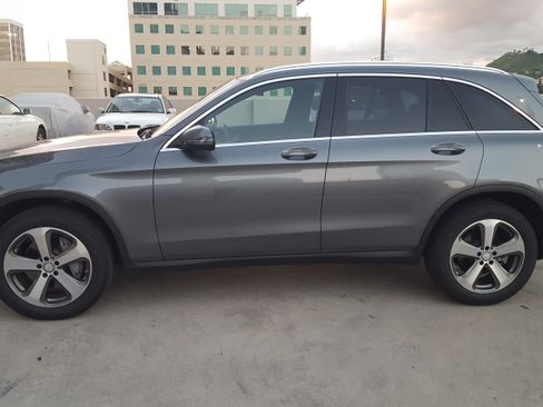 Used 2017 Mercedes-Benz GLC 300 image 1