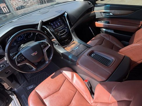 Used 2020 Cadillac Escalade Premium Luxury w/ Escalade Sport Edition AWD/4WD image 20