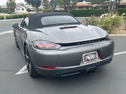 Used 2018 Porsche 718 Boxster image 16