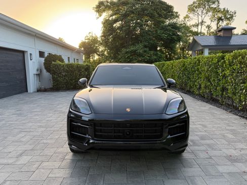 Used 2026 Porsche Cayenne GTS AWD/4WD image 2