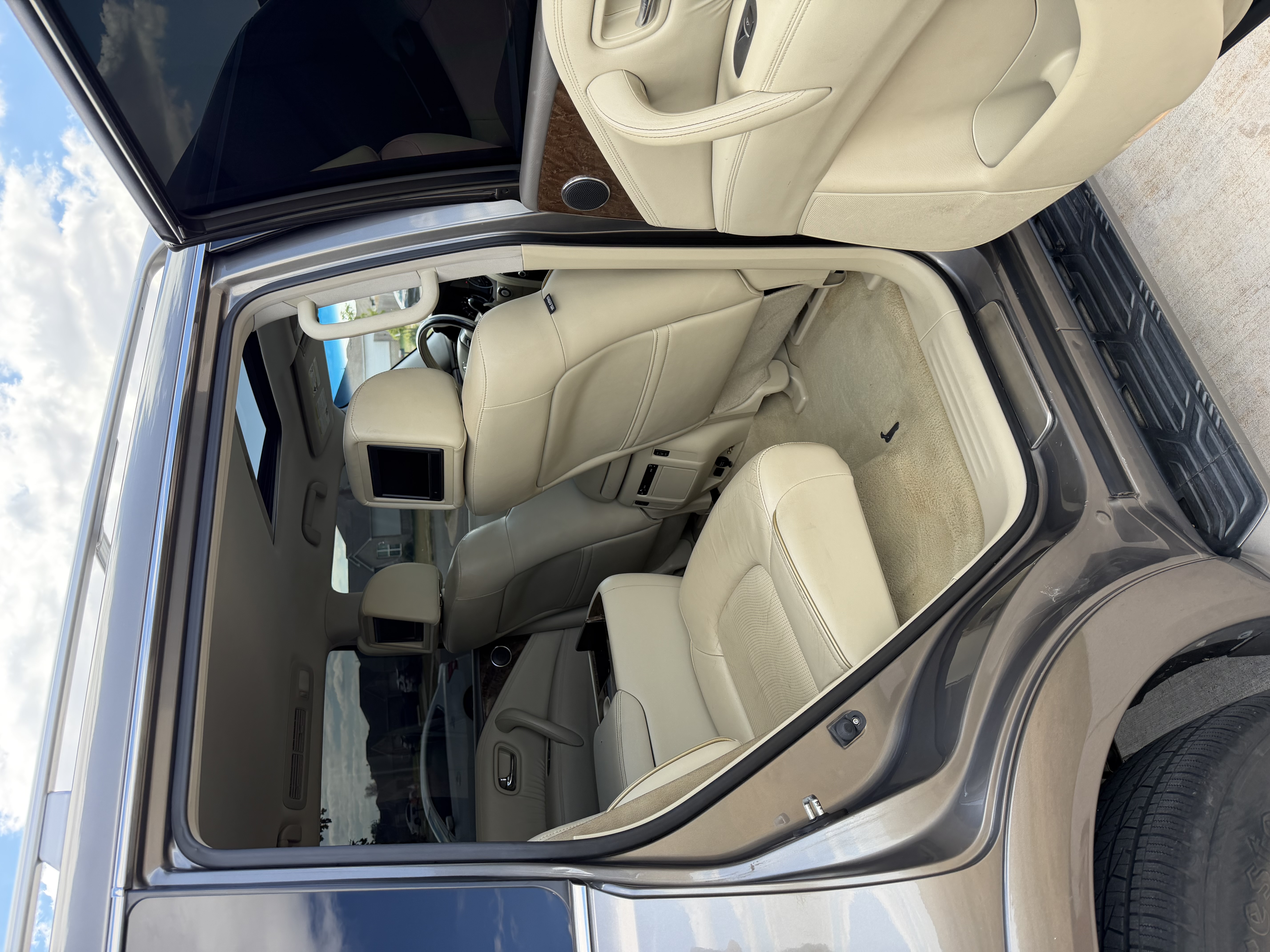 Used 2015 INFINITI QX80 4WD w/ Theater Package image 16