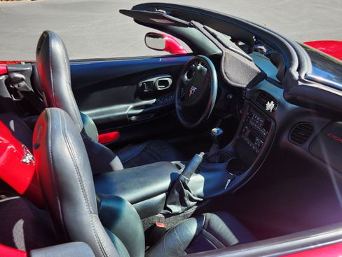 Used 2002 Chevrolet Corvette Convertible w/ Preferred Equipment Group2 image 9