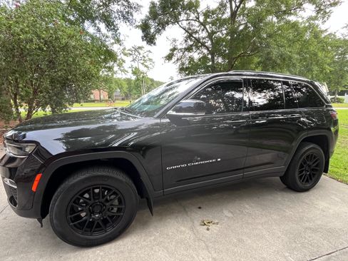 Used 2022 Jeep Grand Cherokee Limited AWD/4WD image 14