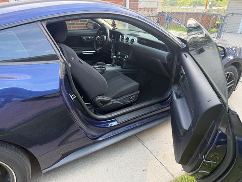 Used 2018 Ford Mustang GT RWD image 10