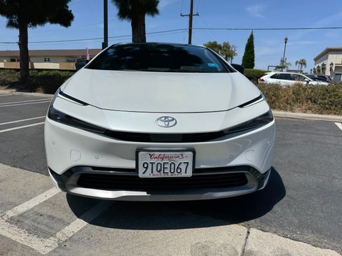 Used 2024 Toyota Prius XLE image 5