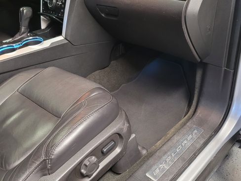 Used 2015 Ford Explorer Limited image 11