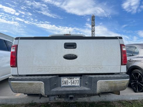 Used 2011 Ford F250 XL w/ XL Value Pkg image 2