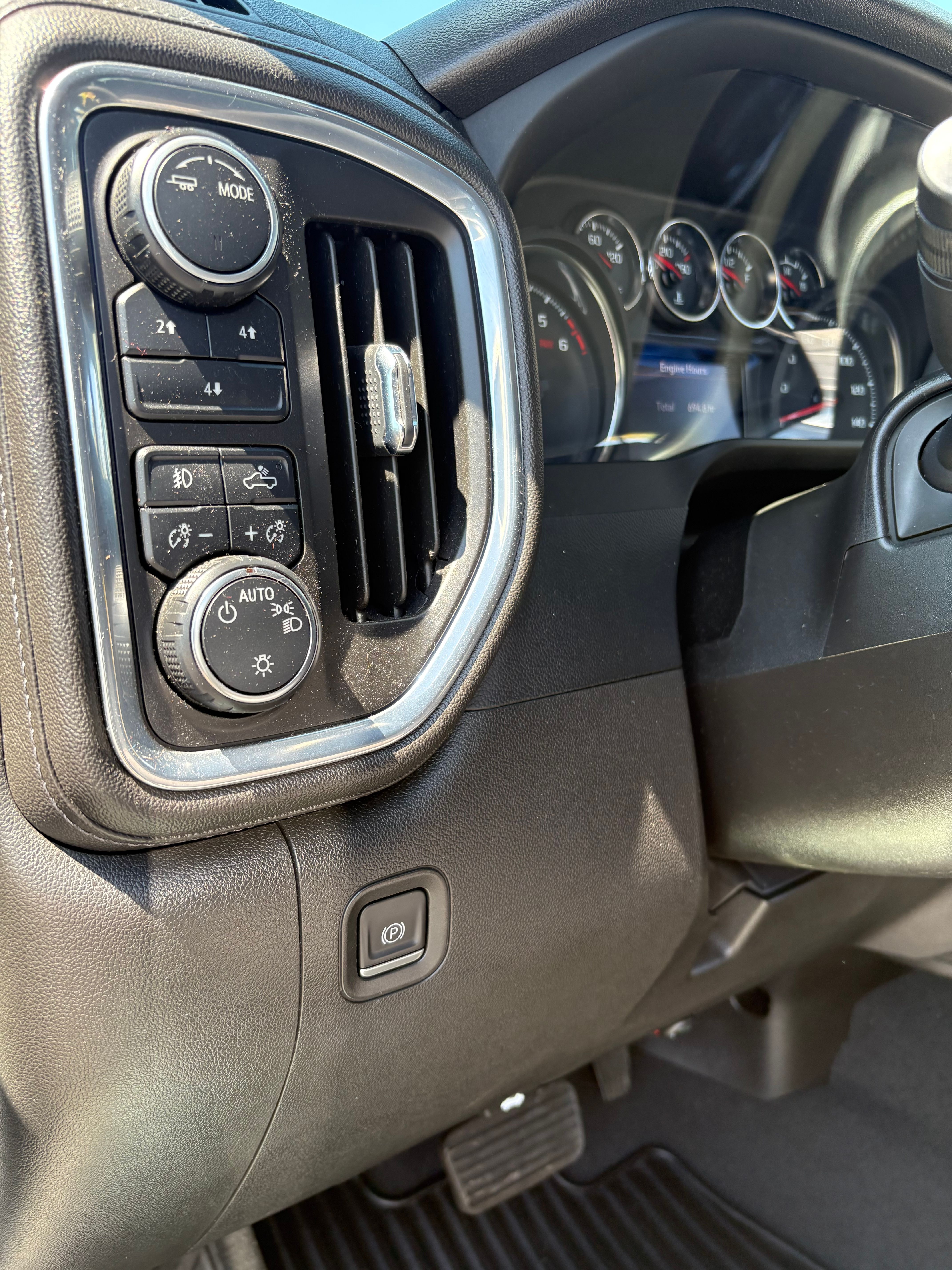 Used 2022 Chevrolet Silverado 2500 LT w/ Convenience Package AWD/4WD image 32