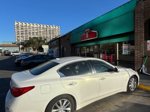 Used 2014 INFINITI Q50 Premium w/ Leather Seating Package image 5