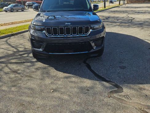 Used 2024 Jeep Grand Cherokee Laredo X w/ Luxury Tech Group I image 13