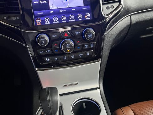 Used 2019 Jeep Grand Cherokee Summit image 9