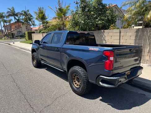 Used 2020 Chevrolet Silverado 1500 LT Trail Boss AWD/4WD image 2