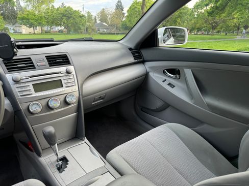 Used 2011 Toyota Camry FWD image 11