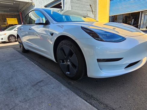 Used 2023 Tesla Model 3 Standard Range image 1