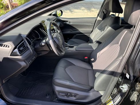 Used 2022 Toyota Camry SE w/ Convenience Package FWD image 14