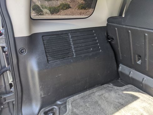 Used 2008 HUMMER H3 x Sport Utility 4D image 9