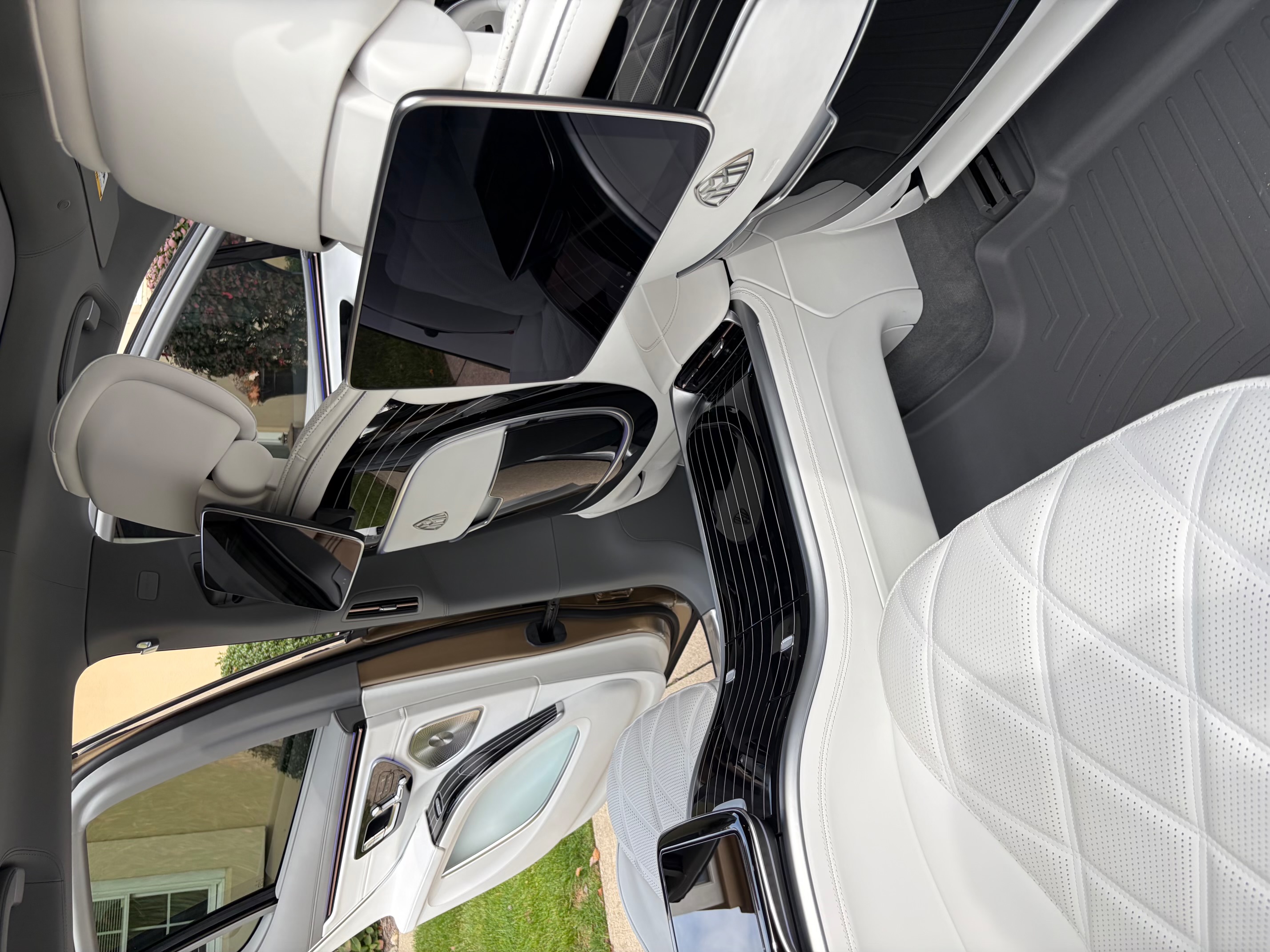 Used 2024 Mercedes-Benz Maybach EQS 680 4MATIC image 6