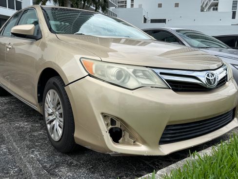Used 2012 Toyota Camry LE image 10