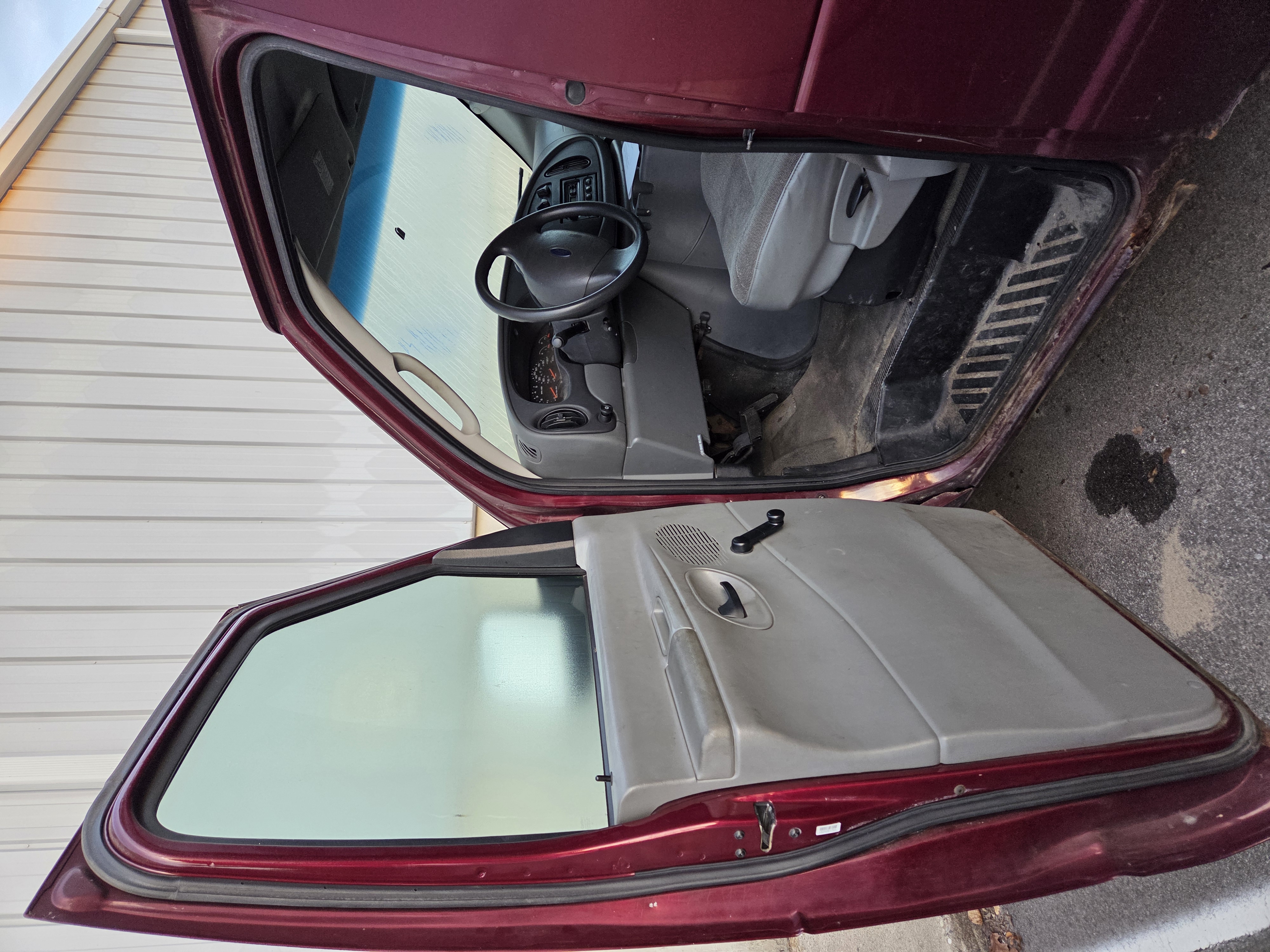 Used 2004 Ford E-350 and Econoline 350 Extended Super Duty RWD image 5