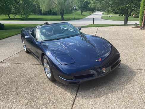 Used 2001 Chevrolet Corvette Convertible w/ Preferred Equipment Group1 RWD image 6