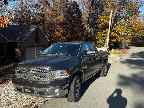 Used 2016 RAM 1500 Laramie w/ Convenience Group image 2