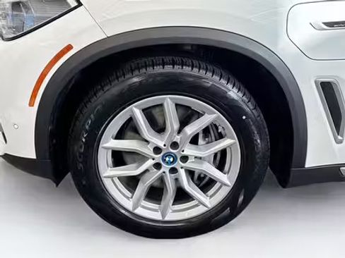 Used 2023 BMW X5 xDrive45e image 8
