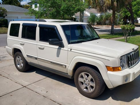 Used 2008 Jeep Commander Sport image 4