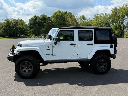 Used 2016 Jeep Wrangler Unlimited Sahara AWD/4WD image 25