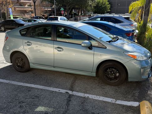 Used 2014 Toyota Prius Three image 2