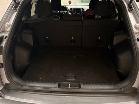 Used 2020 Jeep Cherokee Latitude FWD image 14