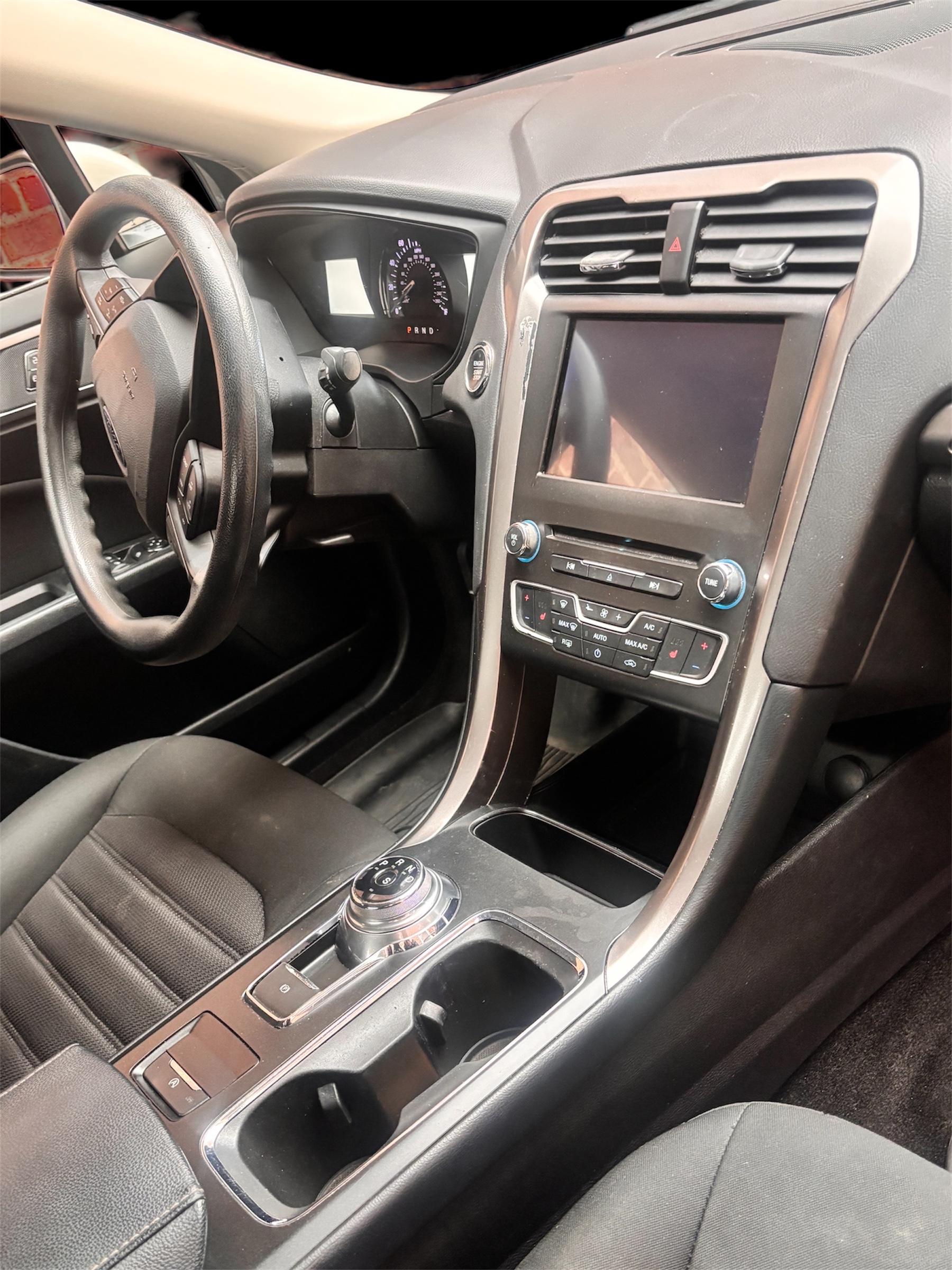 Used 2018 Ford Fusion SE w/ Fusion SE Technology Package FWD image 13