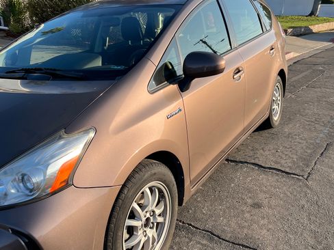 Used 2015 Toyota Prius V Three image 1