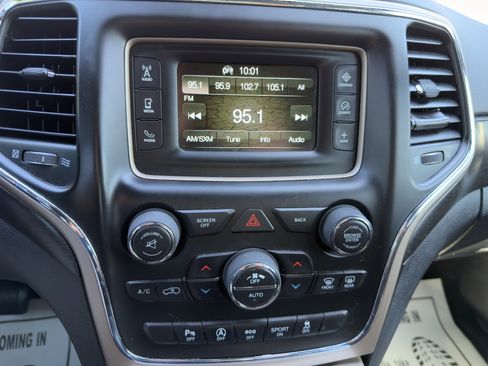 Used 2017 Jeep Grand Cherokee Laredo w/ Quick Order Package 2BE image 13