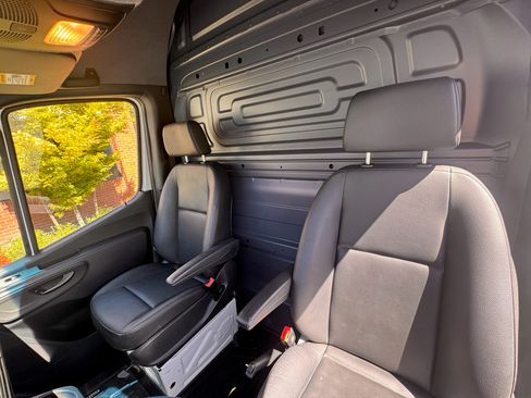 Used 2019 Mercedes-Benz Sprinter 2500 image 10