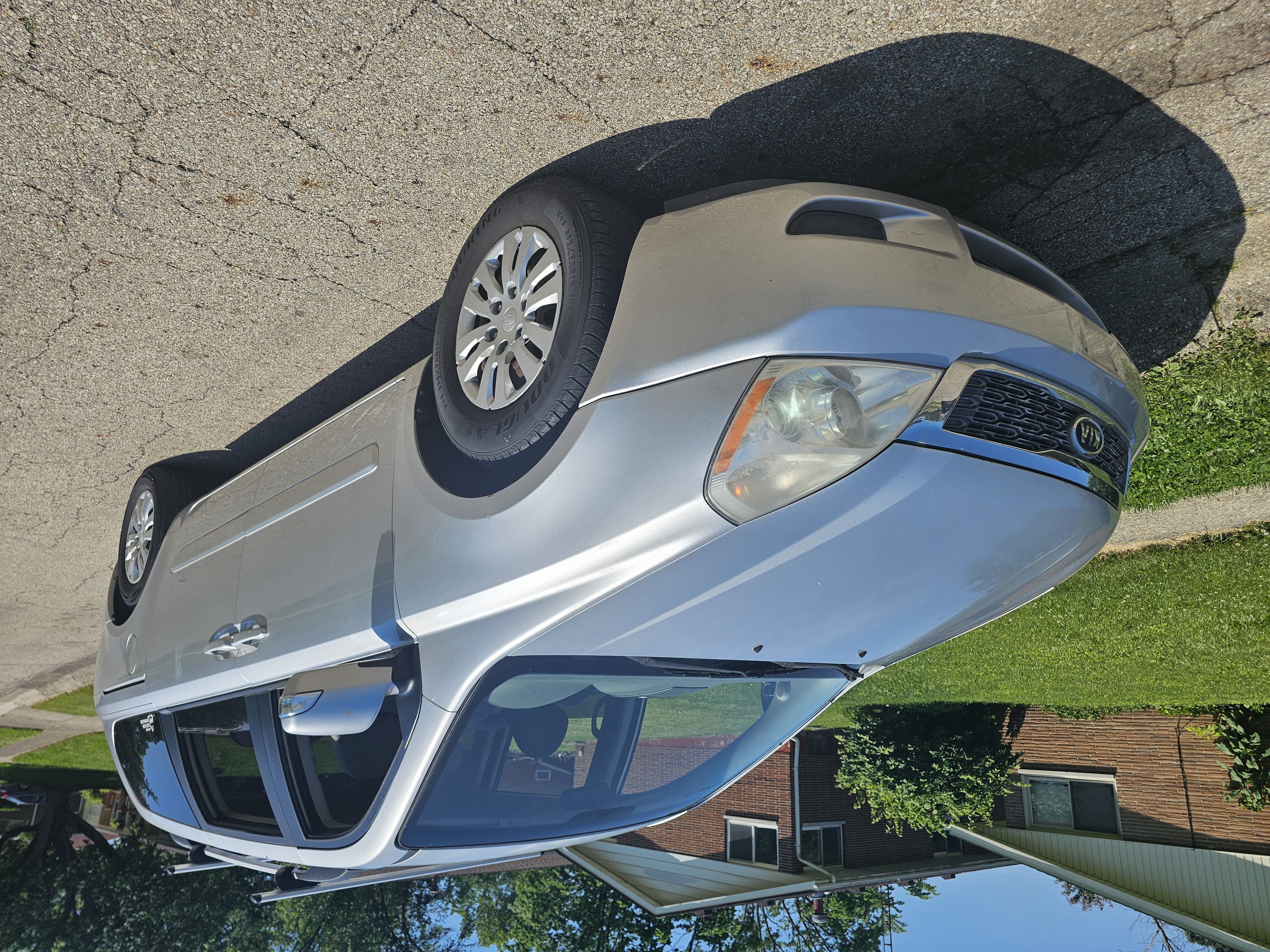 Used 2012 Kia Sedona LX FWD image 1