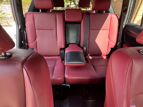 Used 2022 Lexus GX 460 Premium w/ Premium Package image 11