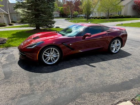 Used 2019 Chevrolet Corvette Stingray Coupe w/ 1LT RWD image 2