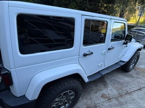 Used 2015 Jeep Wrangler Unlimited Rubicon w/ Connectivity Group AWD/4WD image 5
