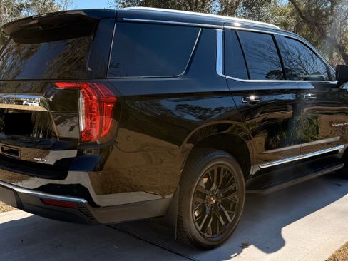 Used 2023 GMC Yukon SLT w/ SLT Premium Package image 6