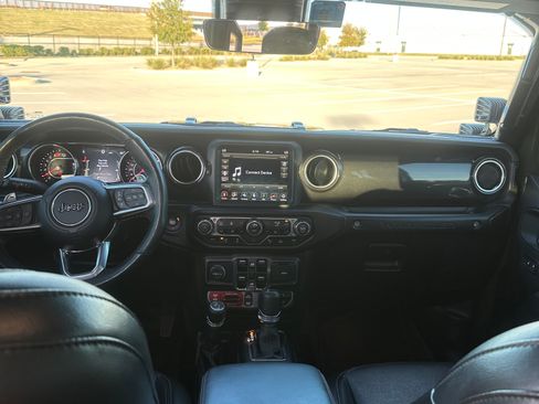 Used 2022 Jeep Wrangler Unlimited Rubicon w/ Trailer Tow Package image 12