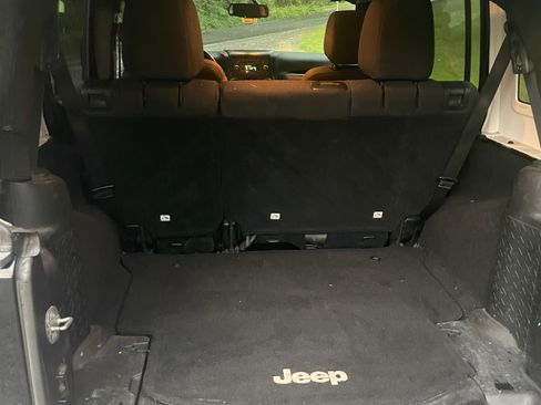 Used 2014 Jeep Wrangler Unlimited Sport w/ Quick Order Package 24S AWD/4WD image 6