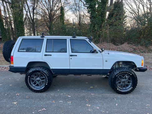 Used 1999 Jeep Cherokee SE image 9