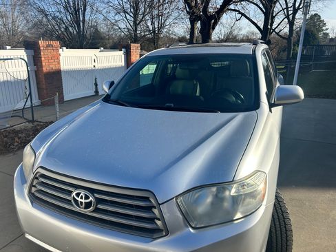 Used 2010 Toyota Highlander SE image 8