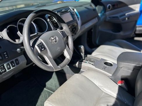 Used 2013 Toyota Tacoma 4x4 Access Cab V6 w/ TRD Off-Road Pkg image 11
