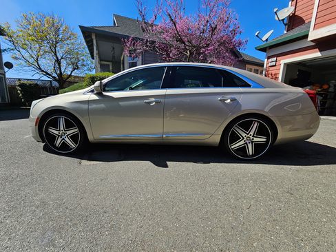 Used 2014 Cadillac XTS Luxury image 1