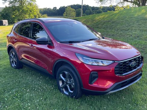 Used 2025 Ford Escape ST-Line w/ Tech Pack #1 AWD/4WD image 1